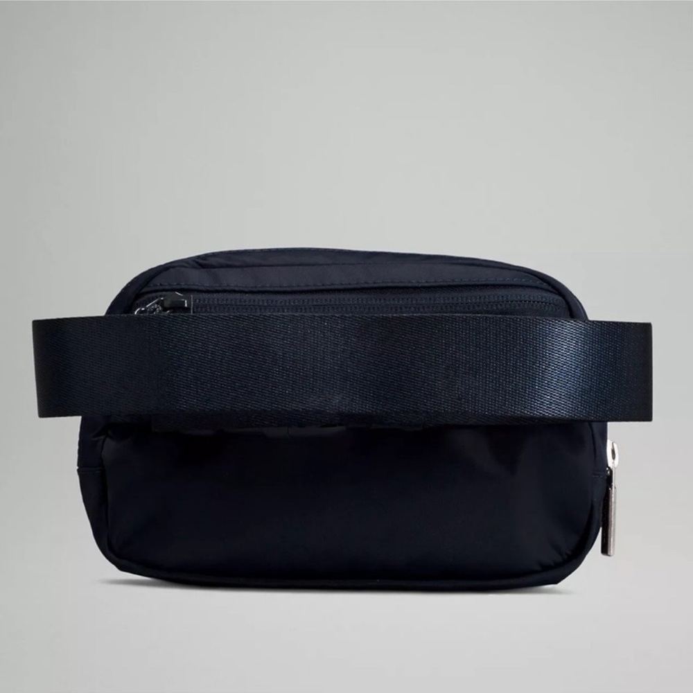 Lululemon Everywhere Belt Bag True Navy - Picture 2 of 4